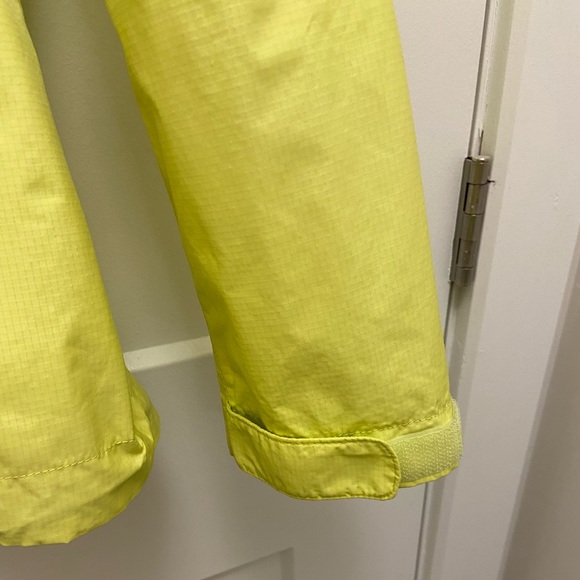 PATAGONIA Women's Torrentshell Jacket in Neon Yellow (Size Small) - Picture 9 of 16